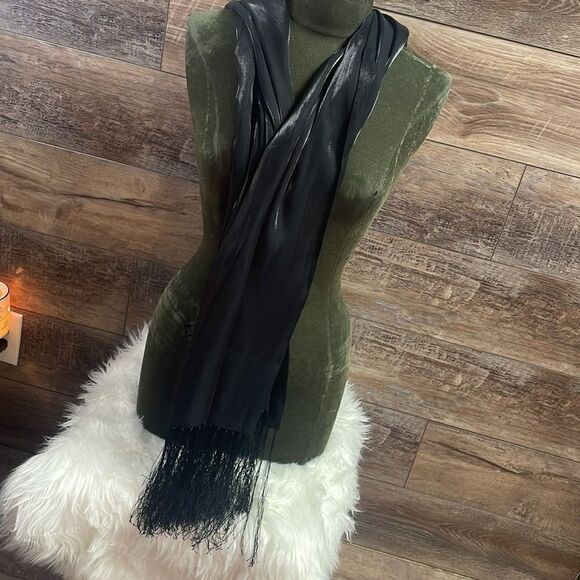 Women’s black scarf shawl shoulder wrap - Picture 3 of 3